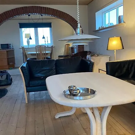 200 M Til Havet - Fri Adgang Til Svommehal Thyborøn