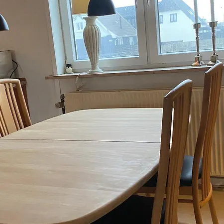 200 M Til Havet - Fri Adgang Til Svommehal *