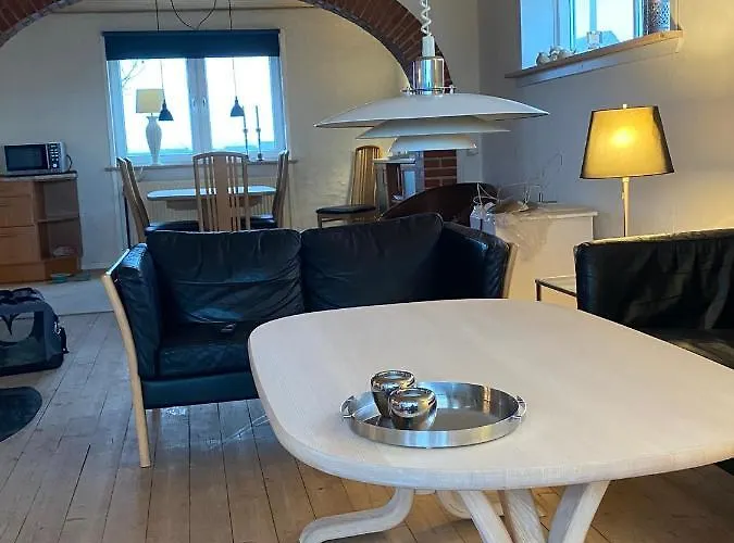200 M Til Havet - Fri Adgang Til Svommehal Thyborøn