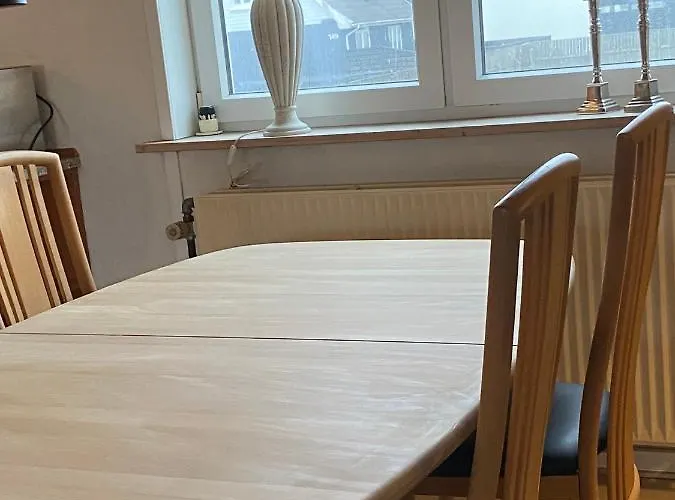 200 M Til Havet - Fri Adgang Til Svommehal *