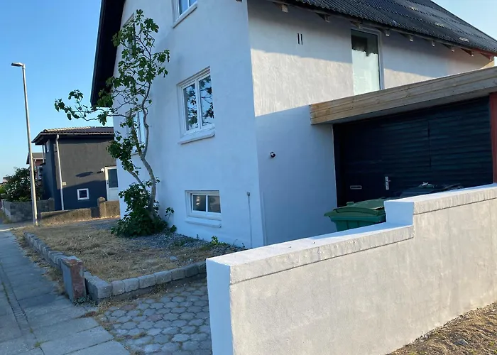 200 M Til Havet - Fri Adgang Til Svommehal